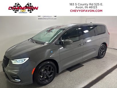 Used 2022 Chrysler Pacifica Touring-L w/ Uconnect Theater Family Group