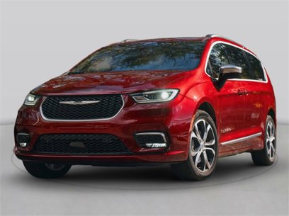 New 2025 Chrysler Pacifica Select