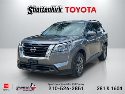 Used 2024 Nissan Pathfinder SV