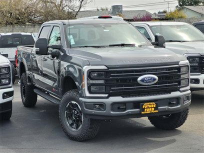 New 2025 Ford F350 Platinum w/ Tremor Off-Road Package
