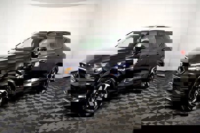 Used 2022 Volvo XC40 T5 Momentum