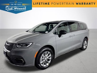 New 2025 Chrysler Pacifica Select
