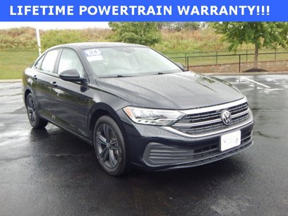 Used 2024 Volkswagen Jetta SE w/ Panoramic Sunroof Package
