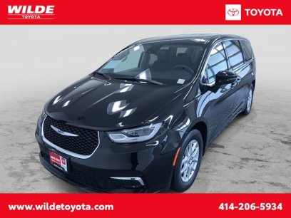 Used 2024 Chrysler Pacifica Touring-L