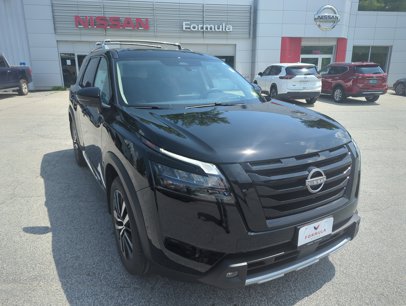 New 2025 Nissan Pathfinder Platinum w/ Black Appearance Package