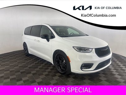 Used 2024 Chrysler Pacifica Select