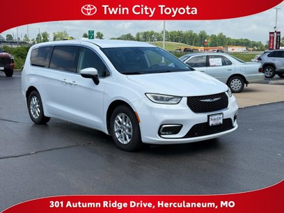 Used 2023 Chrysler Pacifica Touring-L