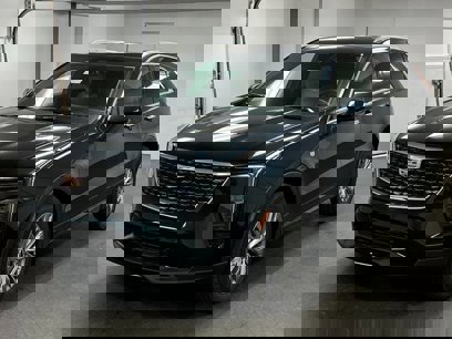 New 2025 Cadillac XT4 Premium Luxury w/ Cold Weather Package