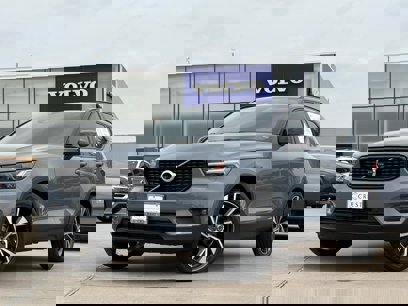 Certified 2022 Volvo XC40 T5 R-Design w/ Advanced Package