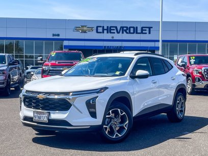 Certified 2025 Chevrolet Trax LT w/ Driver Confidence Package