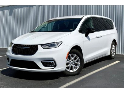 Used 2024 Chrysler Pacifica Touring-L