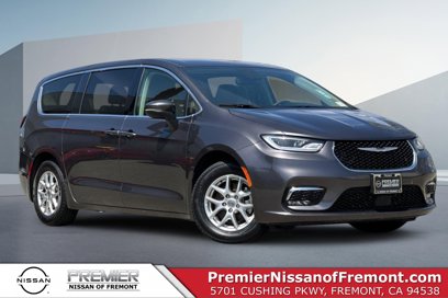 Used 2023 Chrysler Pacifica Touring-L