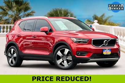 Used 2022 Volvo XC40 T5 Momentum w/ Premium Package
