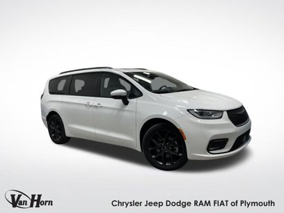Used 2023 Chrysler Pacifica Touring-L