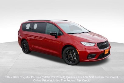 New 2025 Chrysler Pacifica Select