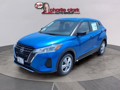 New 2025 Nissan Kicks Play S