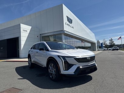 New 2025 Cadillac Optiq Luxury 1