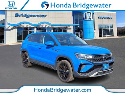 Used 2023 Volkswagen Taos SE w/ Panoramic Sunroof Package