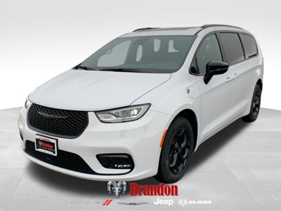 New 2025 Chrysler Pacifica Premium