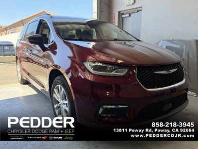 Used 2021 Chrysler Pacifica Touring w/ Uconnect Theater Family Group