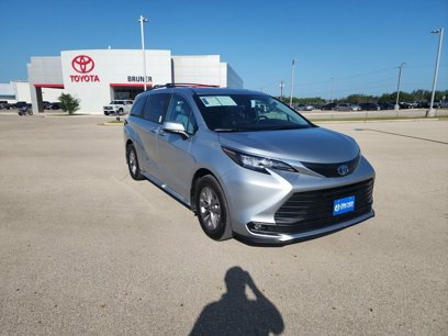 Used 2025 Toyota Sienna XLE