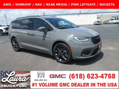 Used 2021 Chrysler Pacifica Limited w/ Uconnect Theater Family Group