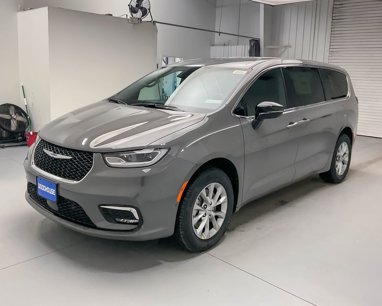 New 2025 Chrysler Pacifica Select