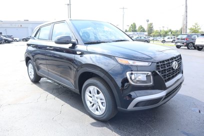 New 2025 Hyundai Venue SE
