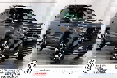 New 2024 Volkswagen Taos SE