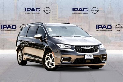 Used 2023 Chrysler Pacifica Limited