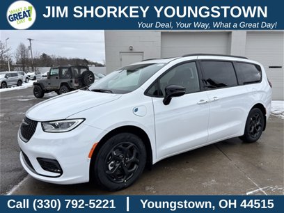 New 2025 Chrysler Pacifica Premium