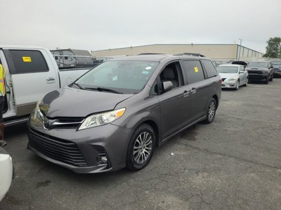 Used 2018 Toyota Sienna XLE Premium