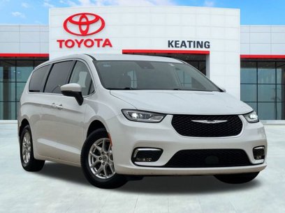 Used 2023 Chrysler Pacifica Touring-L