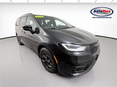 Used 2021 Chrysler Pacifica Limited w/ Uconnect Theater Family Group