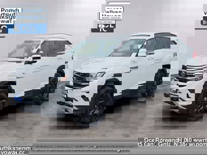 Certified 2022 Volkswagen Atlas Cross Sport SE w/ Panoramic Sunroof Package