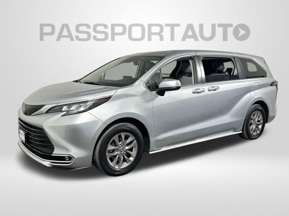 Used 2021 Toyota Sienna XLE