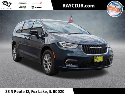 New 2025 Chrysler Pacifica Select w/ Uconnect Theater Family Group