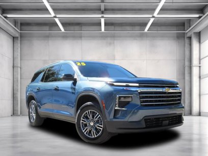Used 2025 Chevrolet Traverse LT