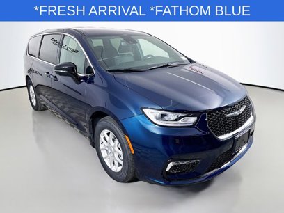 New 2025 Chrysler Pacifica Select