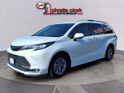 Used 2022 Toyota Sienna XLE