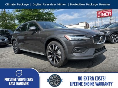 New 2025 Volvo V60 B5 Cross Country Ultra w/ Protection Package Premier