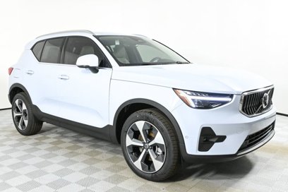 New 2025 Volvo XC40 B5 Plus w/ Climate Package
