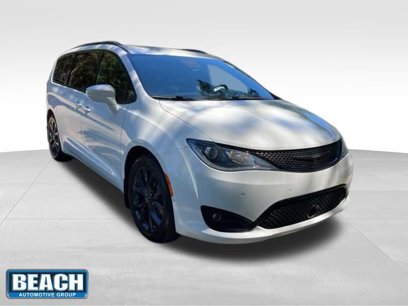 Used 2020 Chrysler Pacifica Touring-L w/ Advanced Safetytec Group