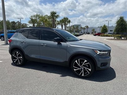 Used 2022 Volvo XC40 T5 R-Design w/ Advanced Package