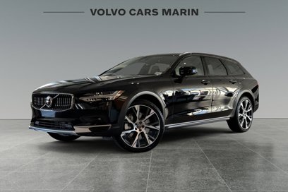 New 2025 Volvo V90 B6 Cross Country Ultra w/ Protection Package Premier