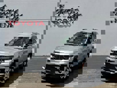 Used 2023 Jeep Grand Cherokee Laredo