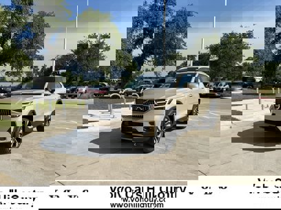 New 2025 Volvo XC40 B5 Ultra w/ Climate Package