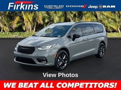 New 2025 Chrysler Pacifica Limited