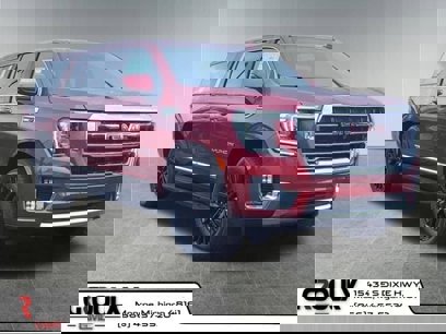 New 2024 GMC Yukon XL SLT w/ SLT Luxury Package
