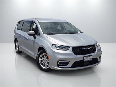 Used 2023 Chrysler Pacifica Touring-L